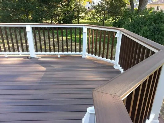 150 X 150mm 200 X 200mm WPC Railing Garden Wood Plastic Composite Fence