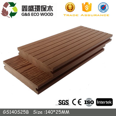 146 x 31mm WPCの固体Decking 150 x 25mm台地の木製のプラスチック合成のパネル