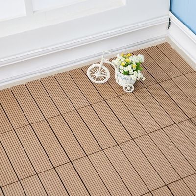 Szybka instalacja Garden 23mm Diy Decking Tiles Odporna na promieniowanie UV okładzina zewnętrzna Wpc