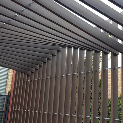 200mm Korozyon Önleyici Ahşap Kaplı Pergola Anti Uv Ahşap Veranda Pergola