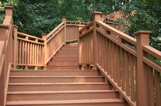 ECO réutilisent le Decking supérieur en plastique de clôture de balustrade de vinyle de systèmes d'escalier de Wpc